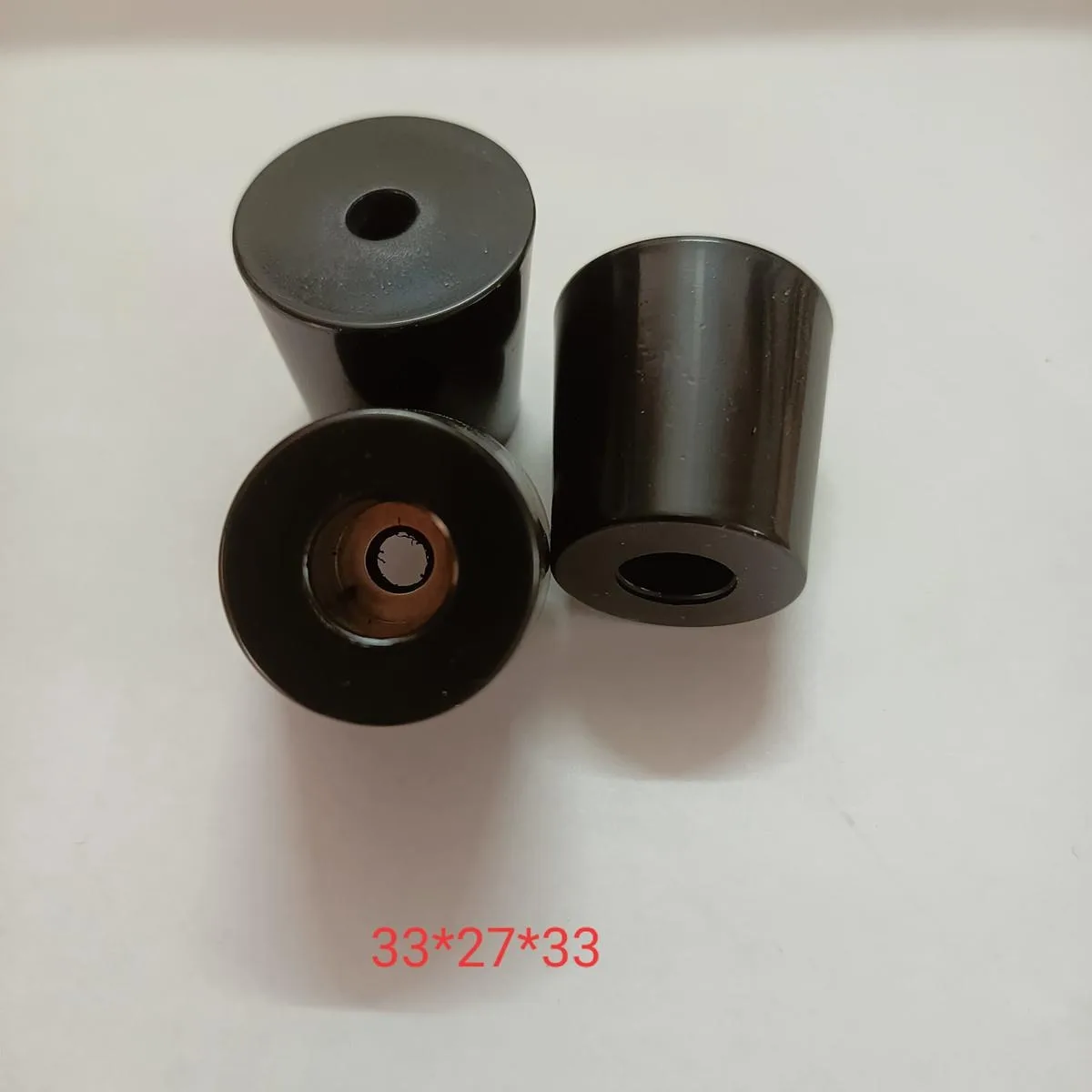 Chân cao su giảm chấn đẹp đúc sẵn long đen inox Chân cao su giảm chấn đẹp đúc sẵn long đen inox
